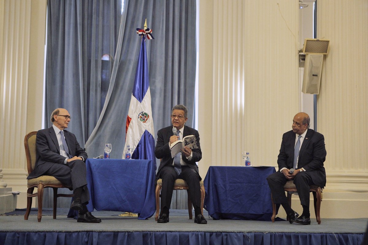 Leonel Fernández pone a circular en Washington libro sobre Juan Bosch y John Bartlow Martin Leonel Fernández pone a circular en Washington libro sobre Juan Bosch y John Bartlow Martin