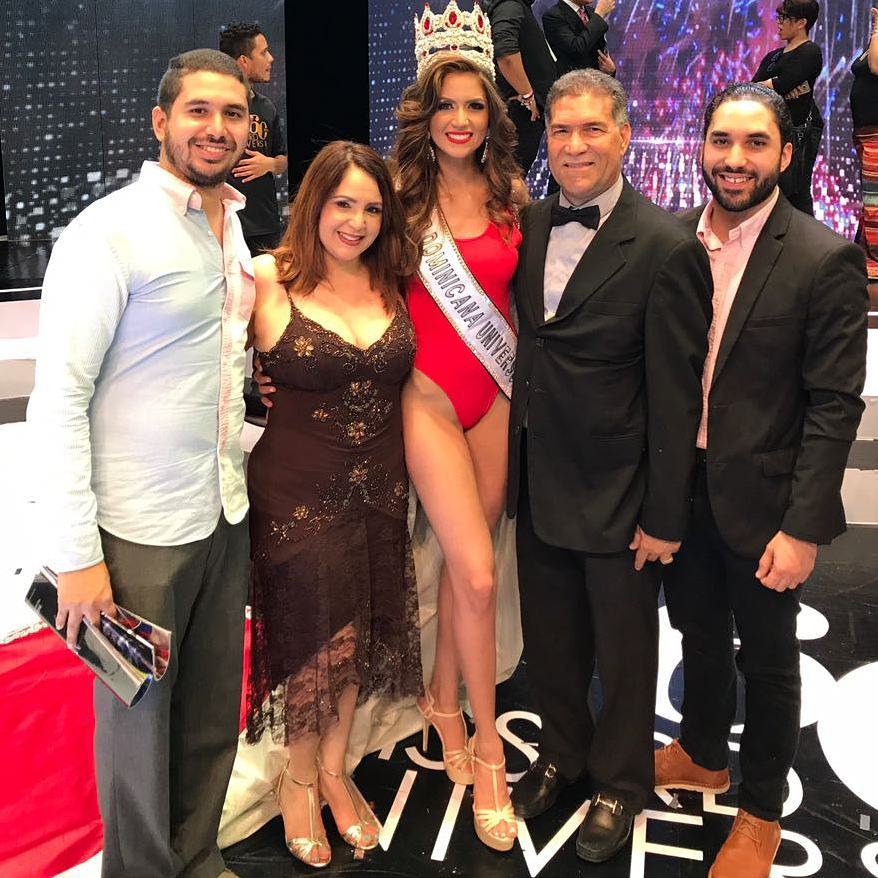 Miss RD Universo 2017 Carmen Muñoz Guzmán y Familia