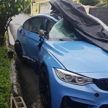 Aquí les dejo las fotos del carro azul que estuvo haciendo ceritos en la Abraham Lincoln