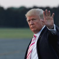 Trump le da a la OMS 30 días; amenaza con recorte permanente a los fondos
