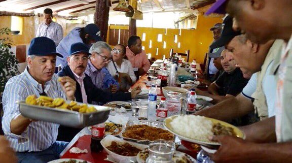 Luego de varios recorridos en Palo Verde, Castañuelas y Guayubín el Presidente hace parada para almorzar en comedor Kelvin en Hato del Medio