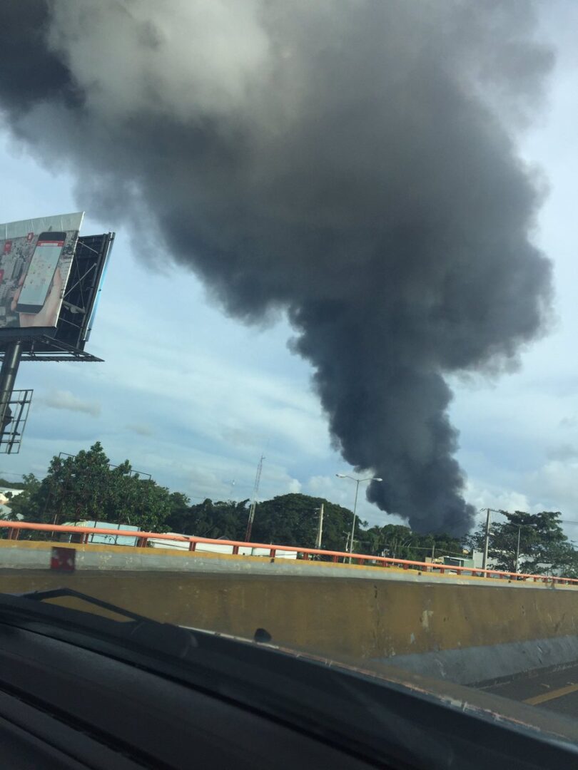 Incendio autopista Duarte #PlazaLama | Vía @BertaCarolina