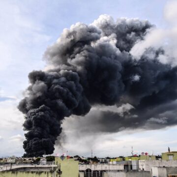 Increíble fuego en #PlazaLama 1 de 4 | Via @MisaelRincon