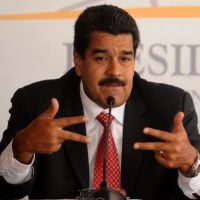 Maduro pide a Rajoy responder “al mundo” por “represión brutal” en Cataluña
