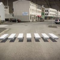 El paso de cebra de Islandia que engaña al cerebro para que los conductores frenen