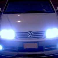 Hay que prohibir el tránsito vehicular con luces xenon