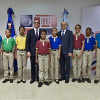 Disponen cambios en uniforme de las escuelas públicas; el nuevo uniforme escolar dominicano costará más de RD$ 639 millones