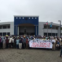 Cañeros protestan en demanda de pensiones y residencia permanente