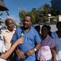 Demandan ambulancia y puente peatonal que dé acceso a hospital de Haina