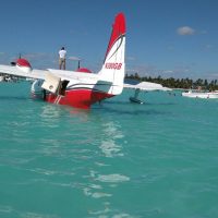 Hidroavioneta que amarizó en playa Palmilla contaba con autorización del IDAC