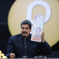 Vuelve y juega, Maduro lanza nuevos billetes ante la desbocada inflación