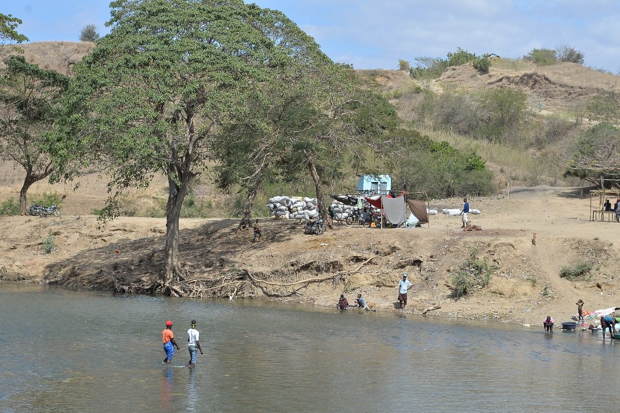 Alcaldes Pedernales y Jimaní creen muro RD-Haití resolvería problema migratorio en 70 y 80%
