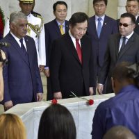 Primer ministro de Corea del Sur deposita ofrenda floral en el Altar de la Patria