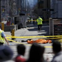 Nueve muertos y 16 heridos deja atropello de peatones en Toronto