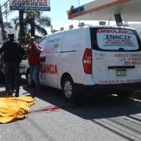 Cobrador muere atropellado por la misma guagua en la que trabajaba