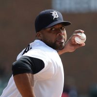 Dominicano Francisco Liriano domina a los Reales en su debut con Detroit