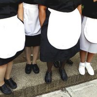 Empleadas domésticas ya no tendrán que vestir uniformes fuera del hogar; Diputados aprobaron ley que lo prohíbe