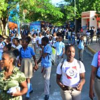 Masiva presencia de estudiantes en la Feria del Libro