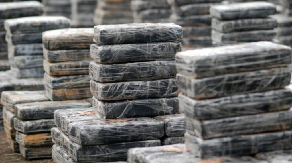 Estados Unidos apresa a dominicanos que viajaban a Puerto Rico en yola cargada con más de 236 kilos de cocaína