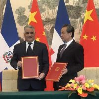 China confirma inicio de relaciones diplomáticas con RD; Miguel Vargas firma en Pekín