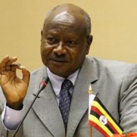 Presidente de Uganda quiere prohibir sexo oral, dice “la boca solo es para comer”