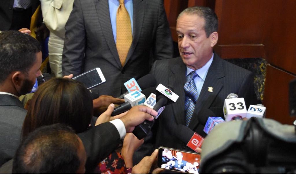 Demandó investigar si se violó la Constitución y procede acusar los tres jueces ante el Senado
