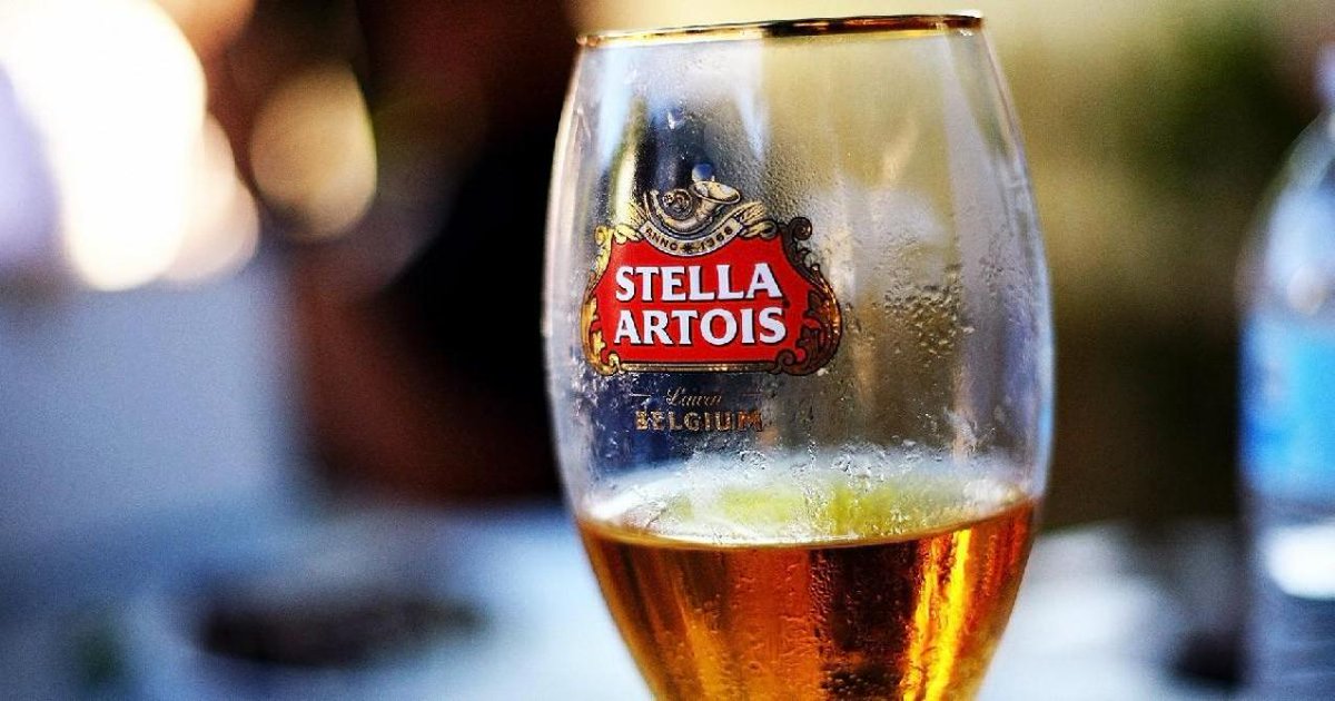 Stella Artois retira cervezas en República Dominicana por falla en botella