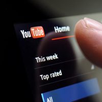 YouTube elimina más de 8 millones de videos en tres meses