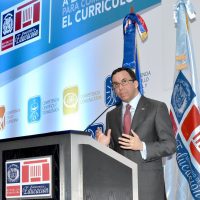 Andrés Navarro pone en circulación el currículo escolar para uso de las familias