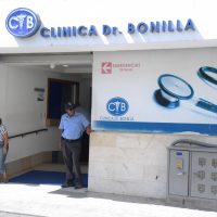 Empleados clínica Doctor Bonilla de Santiago narran que asalto ocurrió en cuestión de minutos