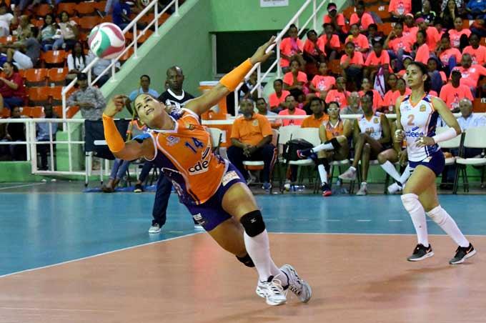 Jugadoras piden arreglar el aire acondicionado del pabellón de Voleibol