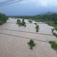 Reportan daños por crecida de ríos y cañadas en el Cibao