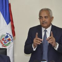 Ministro de Agricultura dice no quiere ver políticos ni amigos ofreciéndole contratos