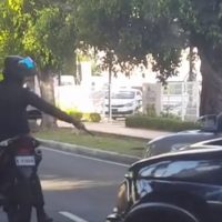 Motociclista dice disparó contra vehículo en vía pública porque lo amenazaron con un machete