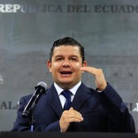 Presidente de Ecuador pide a todos los ministros de su gabinete que dimitan