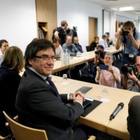 Puigdemont renuncia a ser escogido presidente catalán