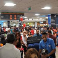 Aeropuerto Las Américas sube el precio del estacionamiento