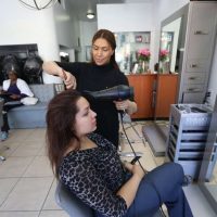 Nueva ley protege barberías y salones de los robos en Nueva York
