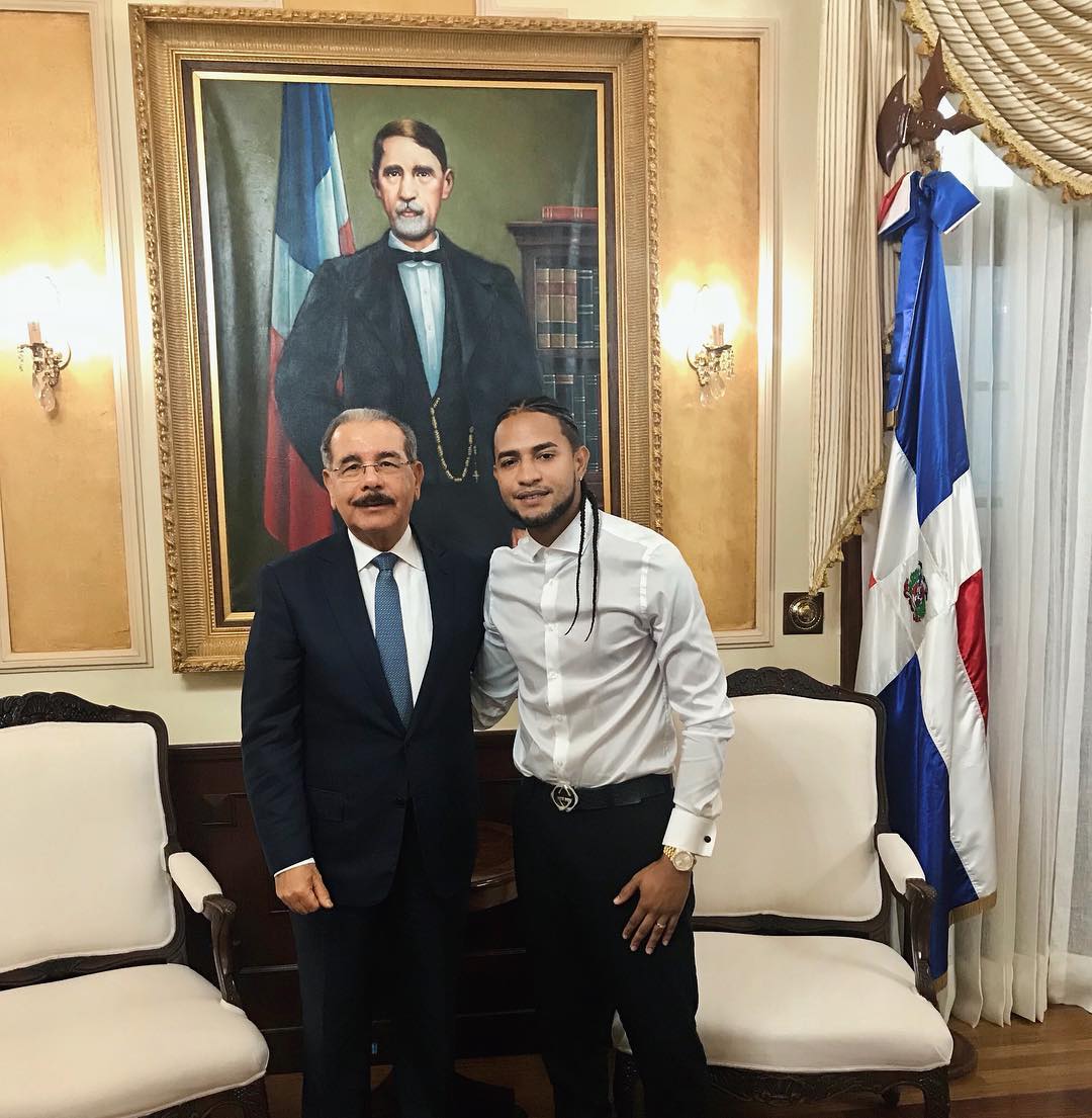 Mozart La Para y el Presidente Danilo Medina en su visita al Palacio Presidencial