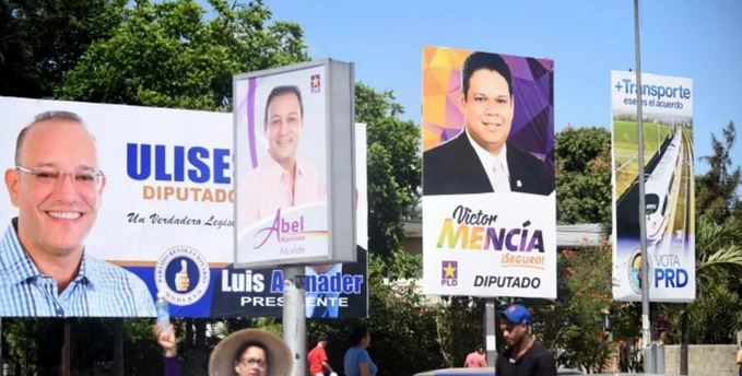 Piden a los ciudadanos subir a las redes fotos de vallas políticas ilegales