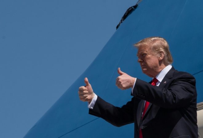 Trump amenaza con más sanciones a Cuba si no cesa apoyo militar a Venezuela