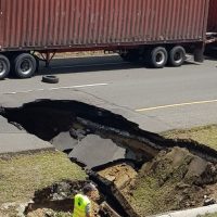 Se hunde pedazo de la autopista Duarte próximo al aeropuerto de Santiago