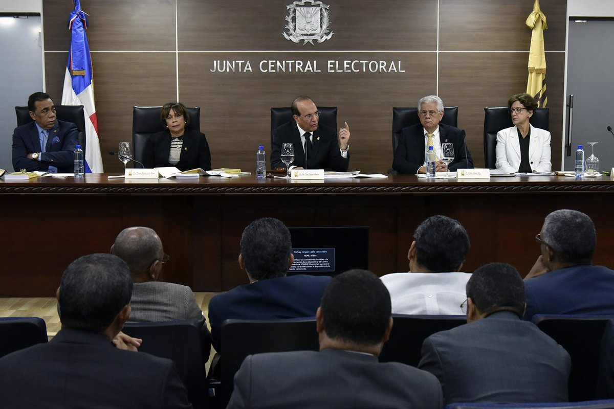 TSE se declara incompetente para conocer acción contra resolución de la Junta