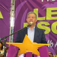 Leonel Fernández dice cuenta con dos millones de dominicanos asegurar la no modificación de la Constitución