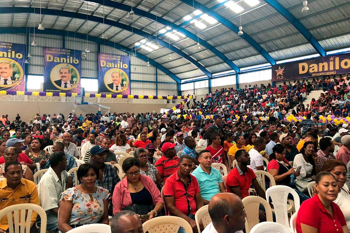 Asistentes a acto reeleccionista denuncian que fueron bajo amenaza de que serían cancelados