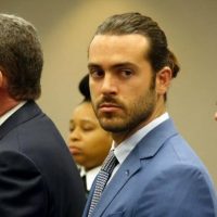 El actor mexicano Pablo Lyle sale de prisión con grillete electrónico