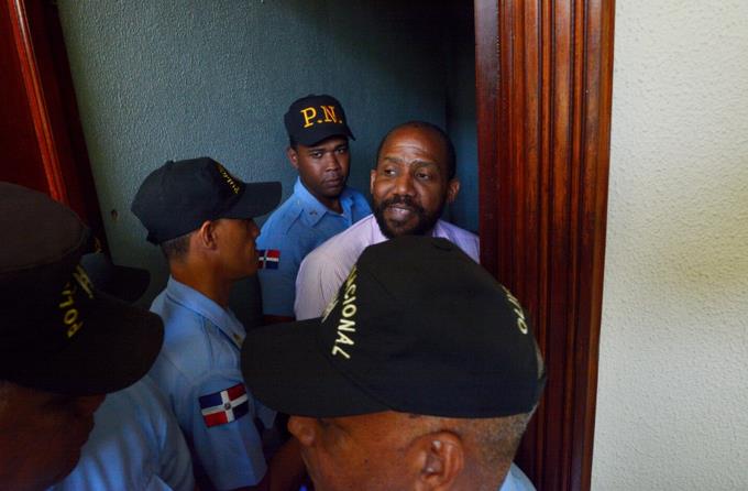 Envían a Pablo Ross a juicio de fondo por presunto abuso sexual contra su hijastra