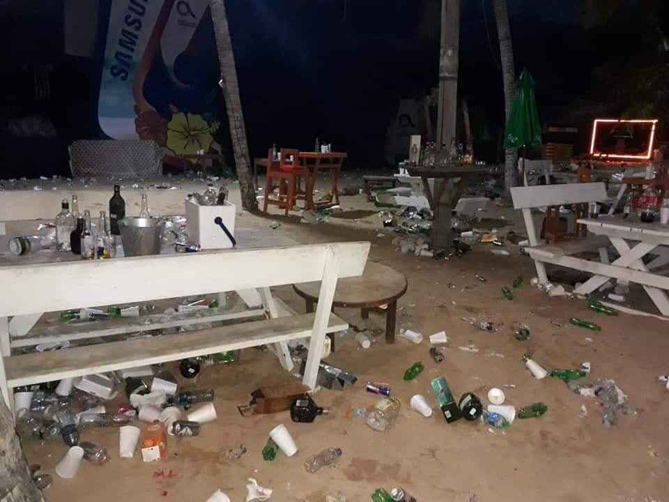 Comunitarios Las Terrenas condenan cantidad de basura dejada en playa por vacacionistas