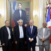 Danilo Medina se reúne con monseñor Francisco Ozoria en Palacio Nacional