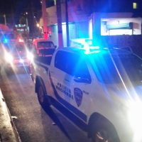 Residentes en Bella Vista, Santiago, acusan a una patrulla de la PN de golpear a dos jóvenes injustificadamente